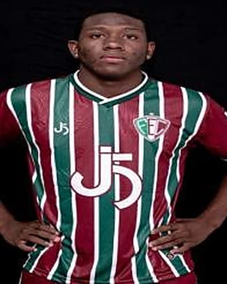 Jonas, volante do Fluminense-PI