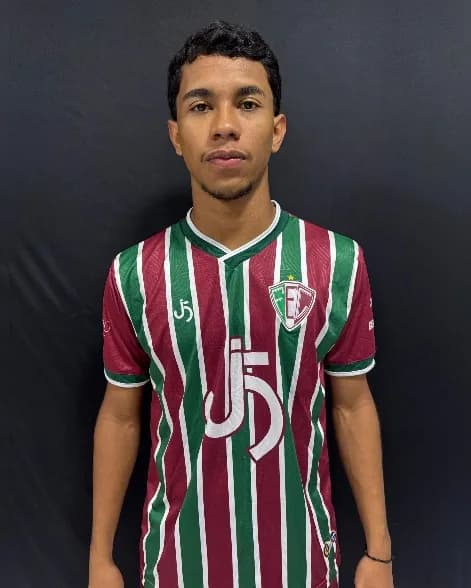 Adryan, lateral esquerdo do Fluminense-PI