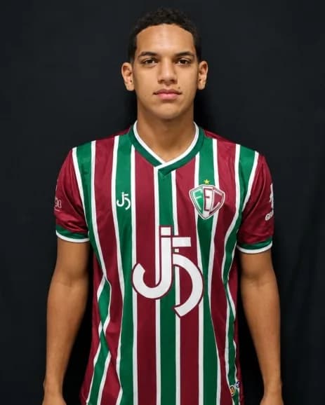 Sorriso, lateral esquerdo do Fluminense-PI
