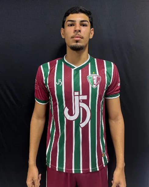 Mayk, zagueiro do Fluminense-PI