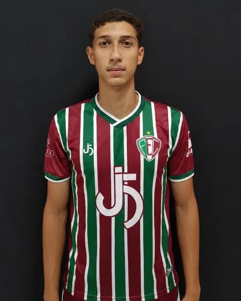 Barbosa, zagueiro do Fluminense-PI