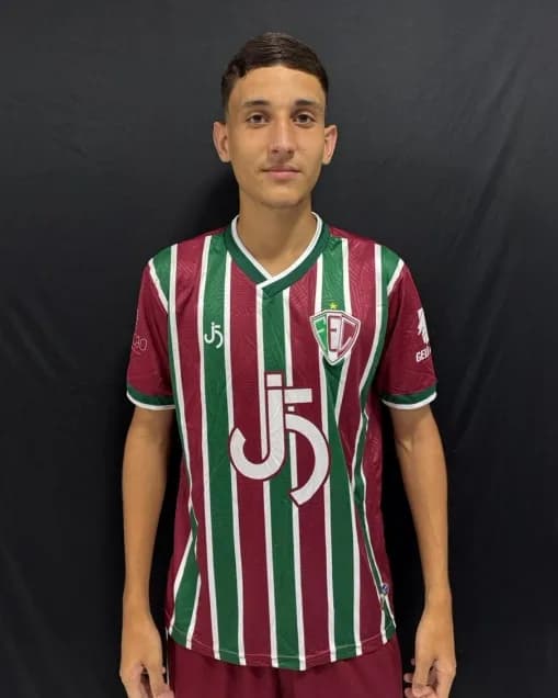 Uriel, volante do Fluminense-PI