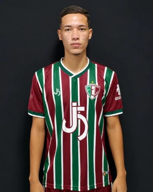 Arthur, volante do Fluminense-PI