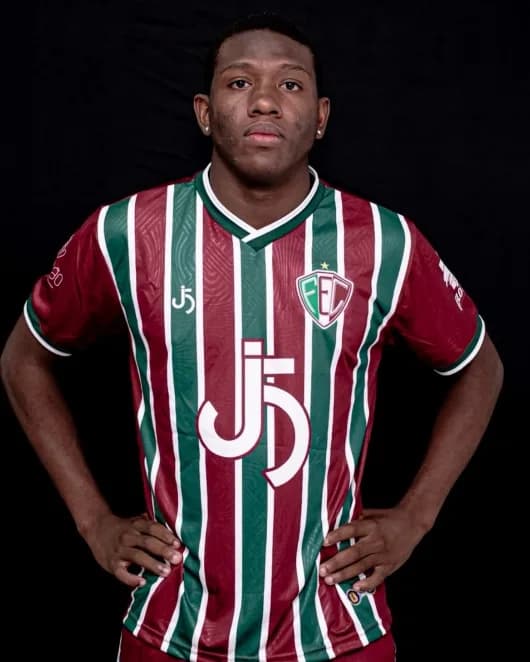 Jonas, volante do Fluminense-PI