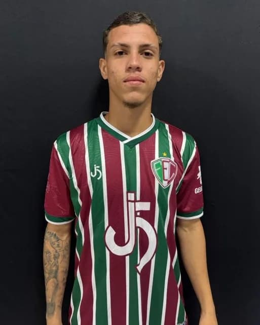Léo, meia do Fluminense-PI